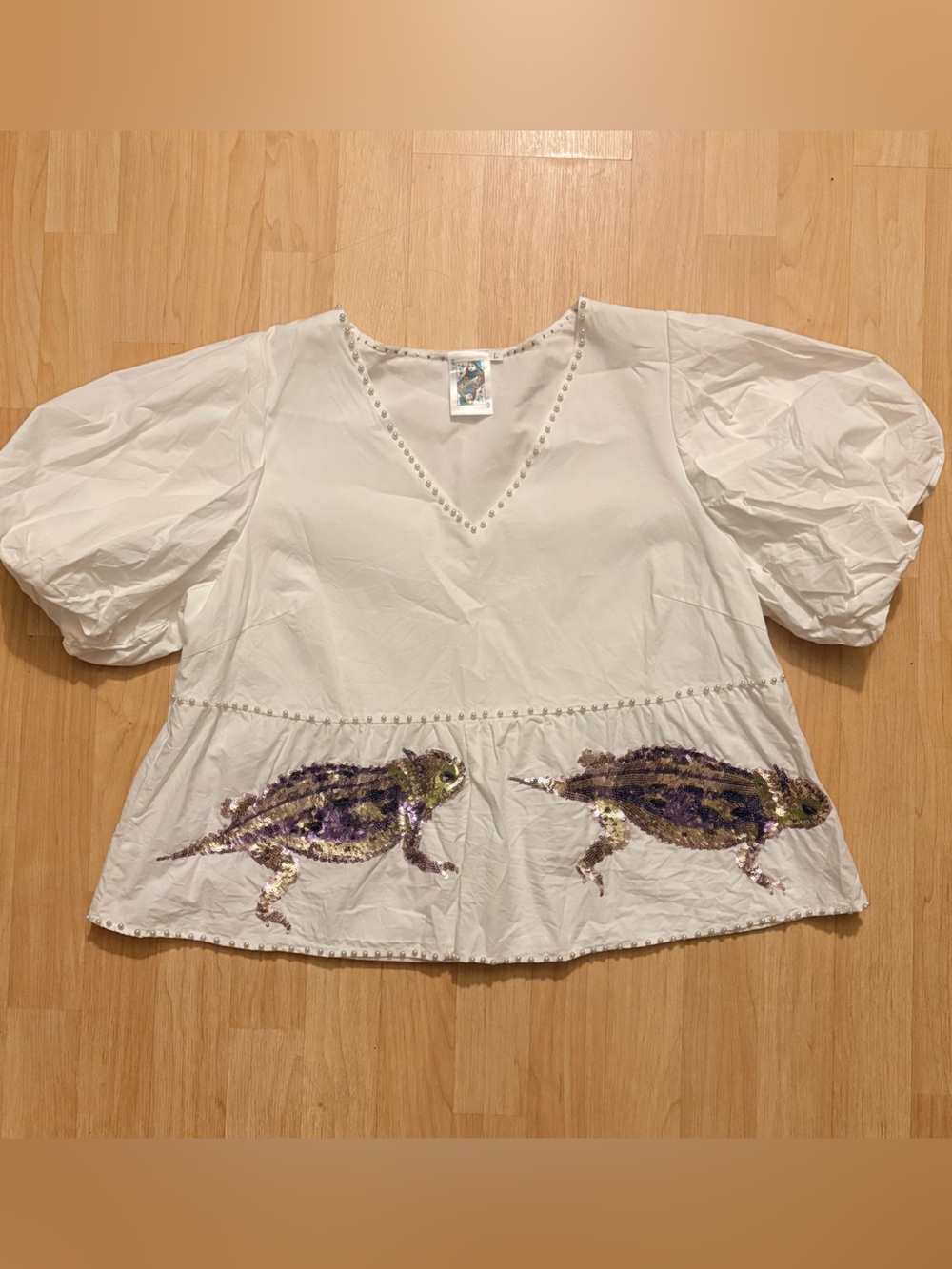 QUEEN OF SPARKLES White Puff-Sleeve Peplum Top Sequined Pearl Horned Toad Reptil